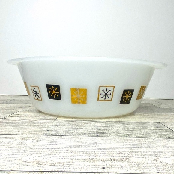 Inland Glass Atomic Starburst Casserole Dish Mid Century Modern Milk Glass - Picture 1 of 9
